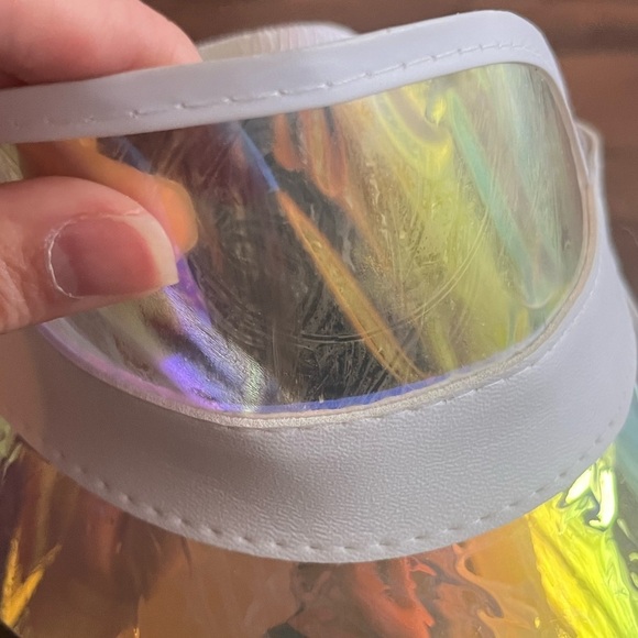 FREE Clear/White Visor w/Jenn - Picture 9 of 11